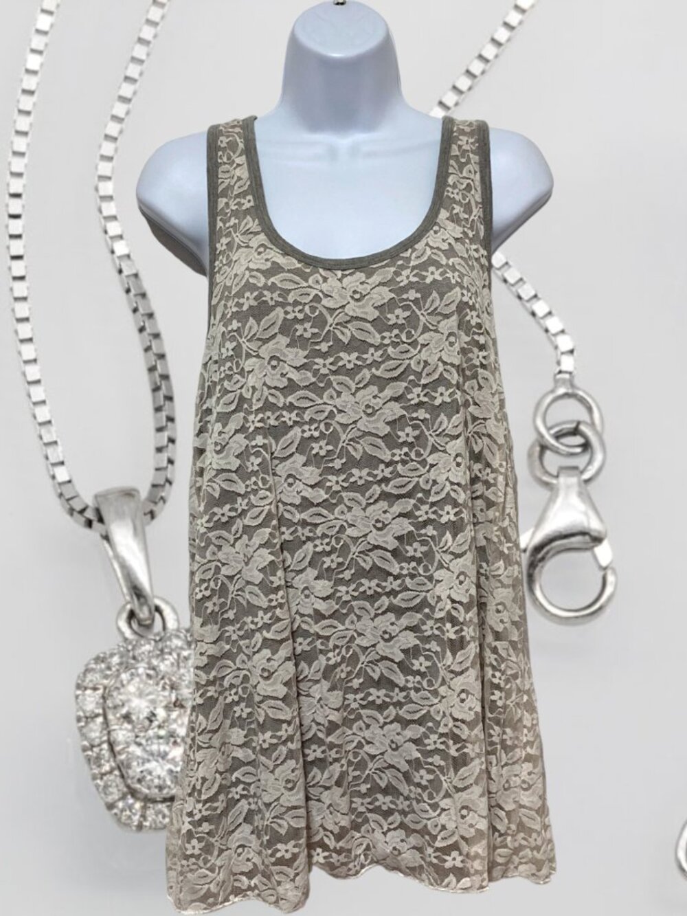 Valerie Bertinelli-Women's Large Sleeveless Pullover Top Floral Lace Design